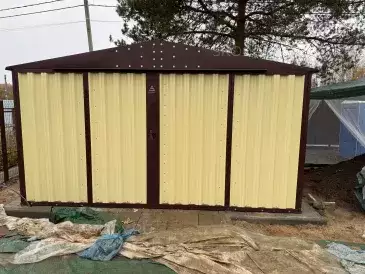 Хозблок для техники в комбинированной расцветке в СНТ Восход, г.о. Дубна, МО