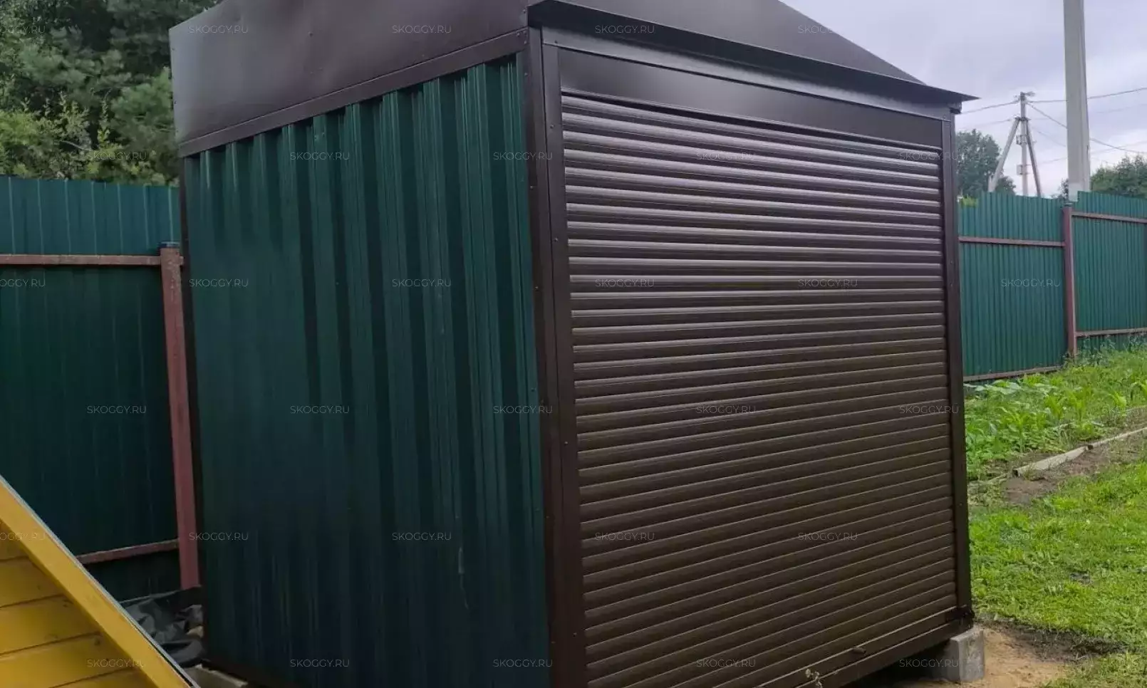 Прочный хозблок SKOGGY с рольставнями